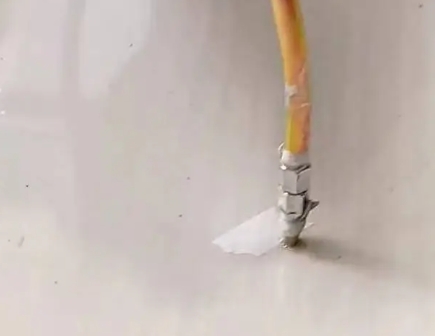 汤阴瓷砖空鼓维修公司专业解答在瓷砖铺贴过程中，如果使用的砂料过粗（如全部使用了粗砂），可能会导致以下问题